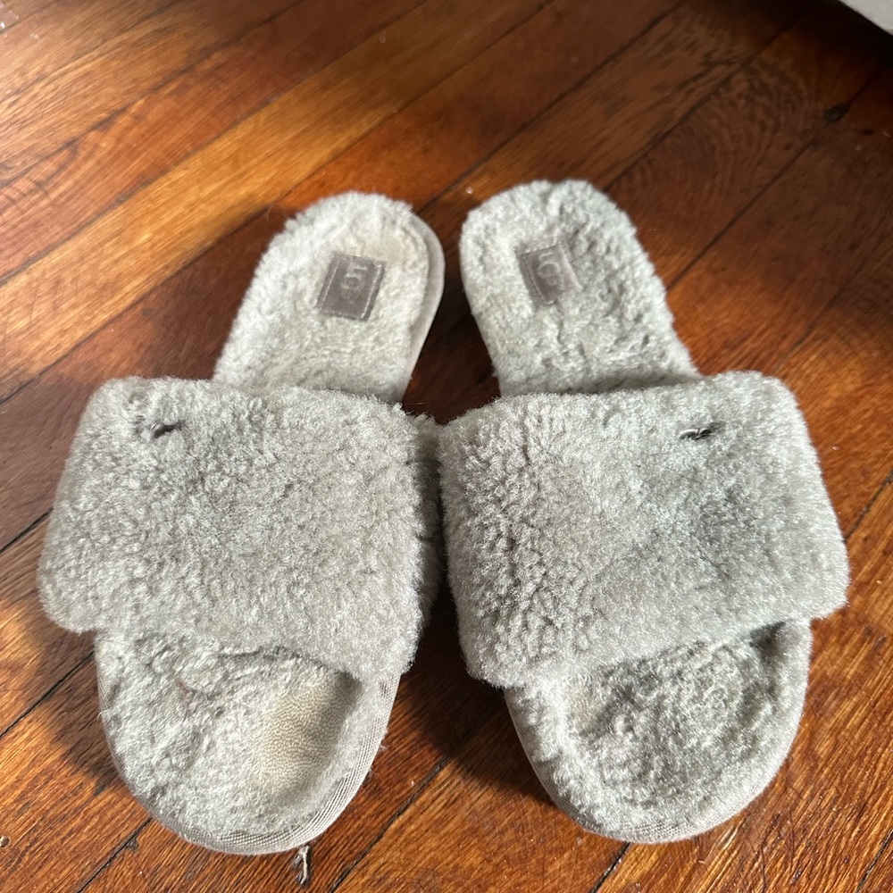 Ugg Slipper - image 1